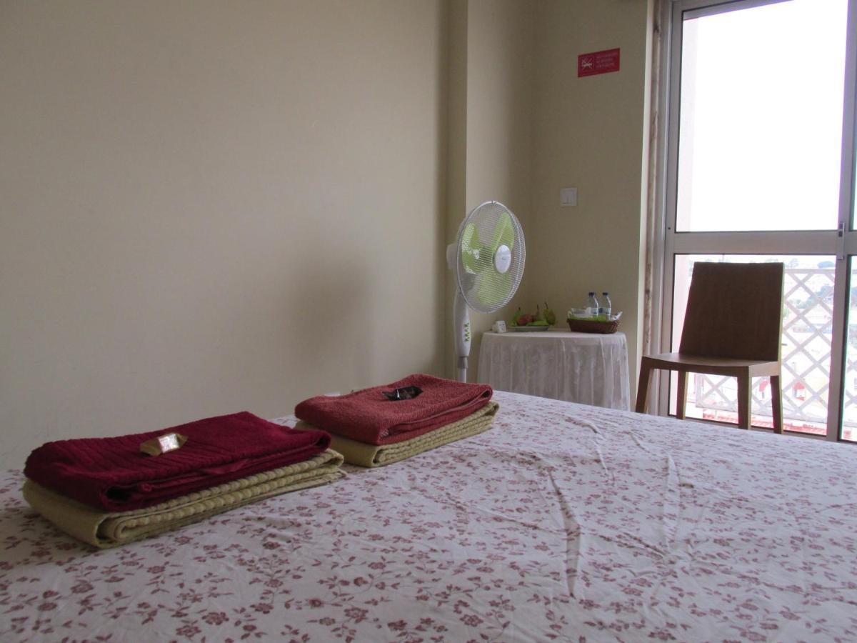 Homestay Marialva Park Seixal  Exteriör bild