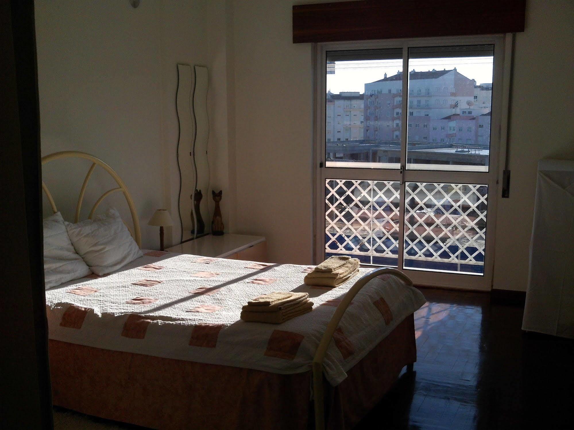 Homestay Marialva Park Seixal  Exteriör bild