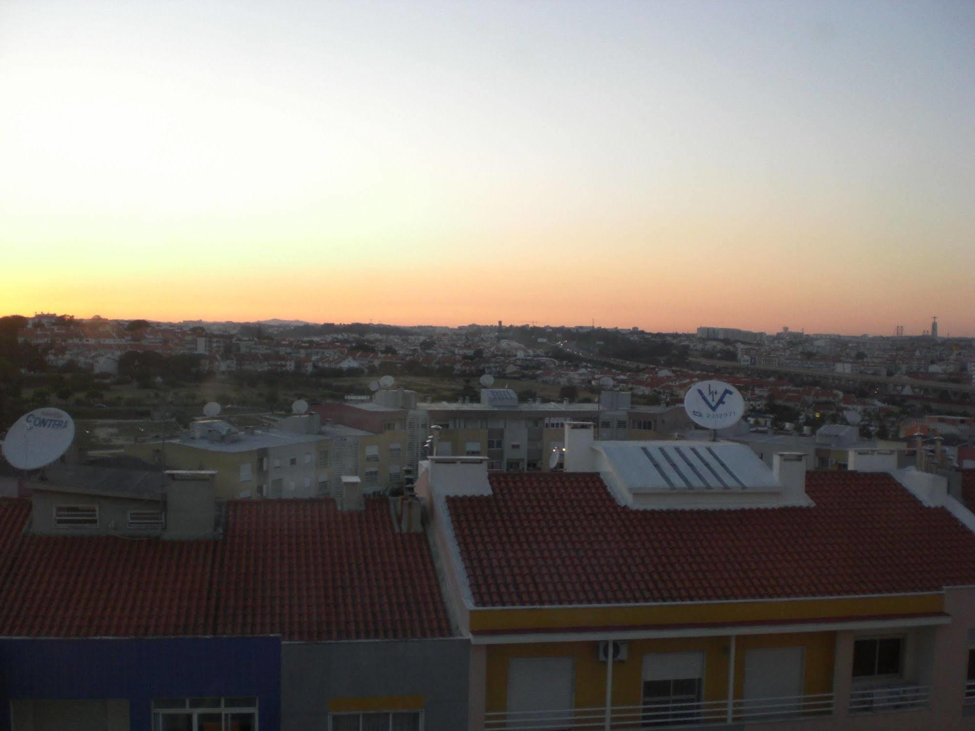 Homestay Marialva Park Seixal  Exteriör bild