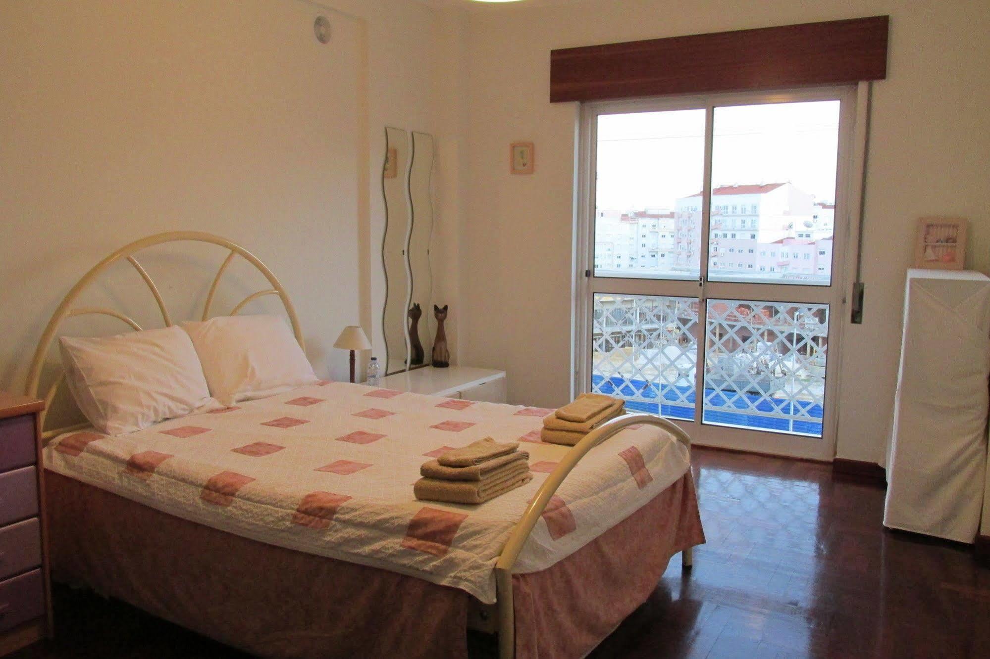 Homestay Marialva Park Seixal  Exteriör bild
